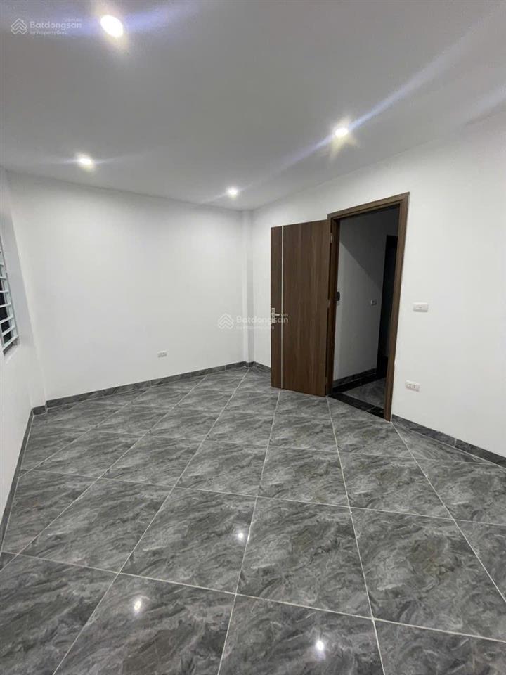 Hấp dẫn. nhà 4tx40m2. ngõ thông thiết kế hiện đại. gần trường học, chợ oto đỗ đầu nhà. giá 2,55tỷ