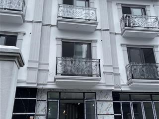 Hấp dẫn. nhà 4tx40m2. ngõ thông thiết kế hiện đại. gần trường học, chợ oto đỗ đầu nhà. giá 2,55tỷ