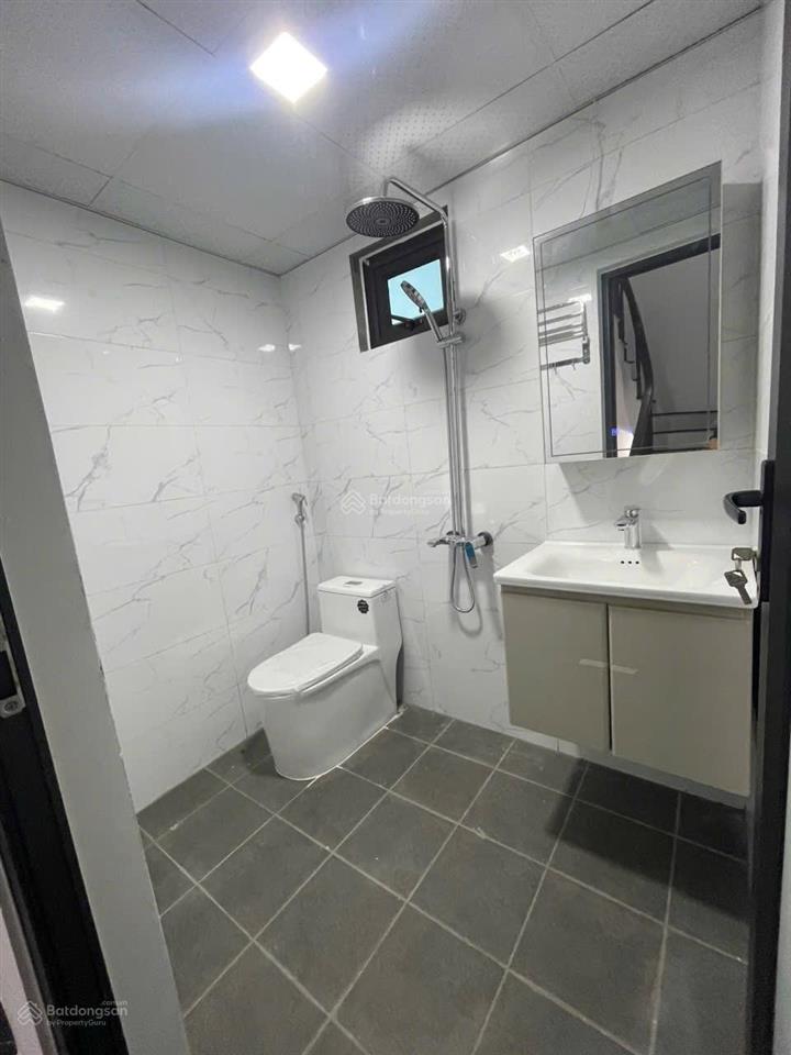 Hấp dẫn. nhà 4tx40m2. ngõ thông thiết kế hiện đại. gần trường học, chợ oto đỗ đầu nhà. giá 2,55tỷ