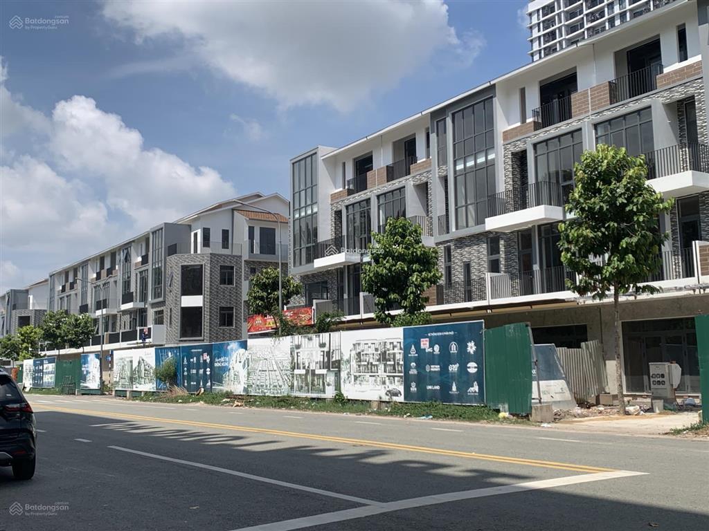 Bán shophouse uni complex  1 trệt 2 lầu  giá chỉ 5,6 tỉ. 2 mặt tiền trước sau phù hợp kinh doanh