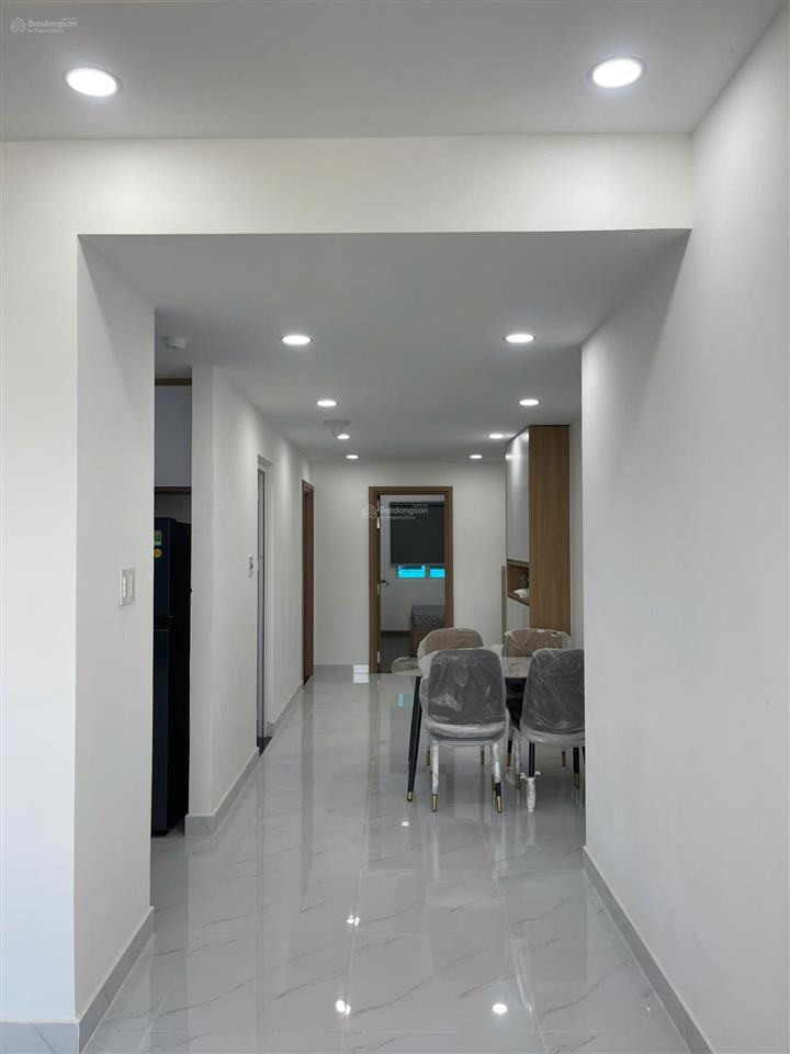 Bán gấp căn hộ 2pn2wc sổ sẵn, full nội thất, tầng cao view sông tại conic boulevard
