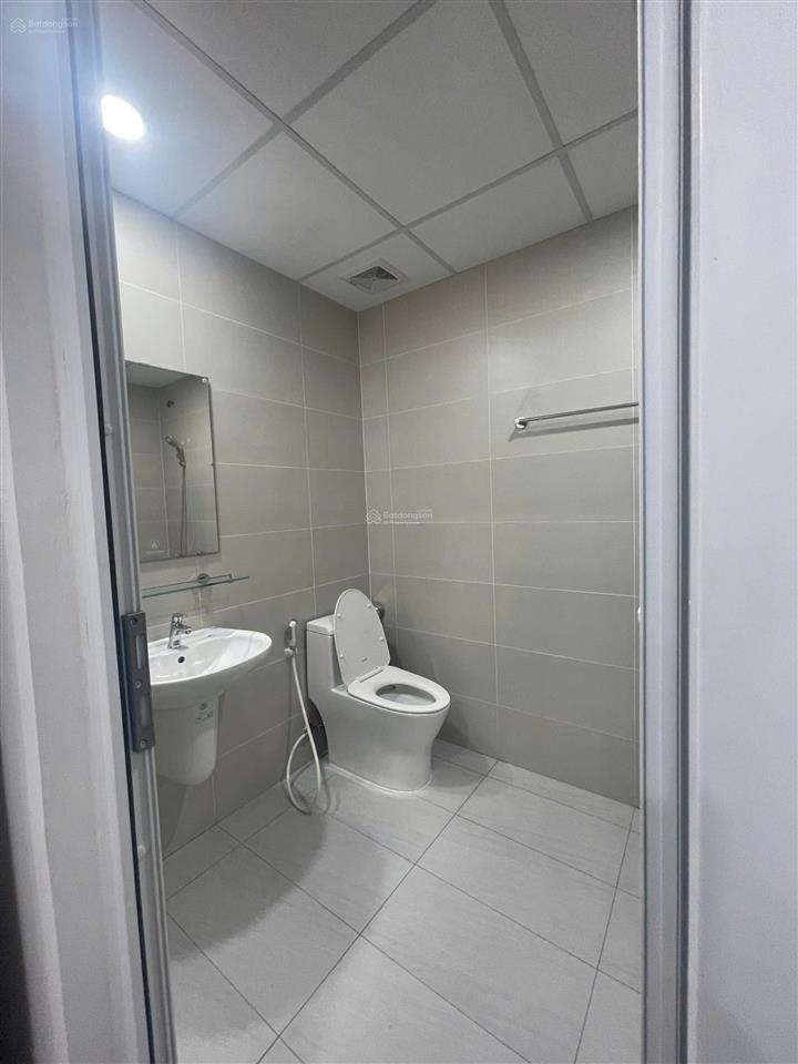 Bán gấp căn hộ 2pn2wc sổ sẵn, full nội thất, tầng cao view sông tại conic boulevard