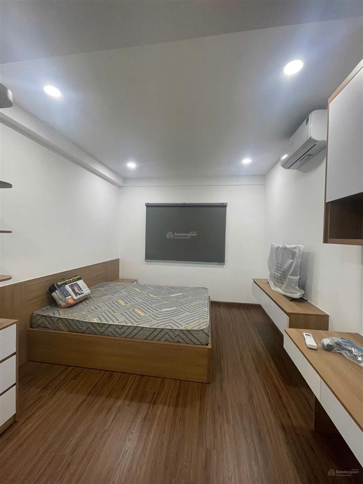 Bán gấp căn hộ 2pn2wc sổ sẵn, full nội thất, tầng cao view sông tại conic boulevard