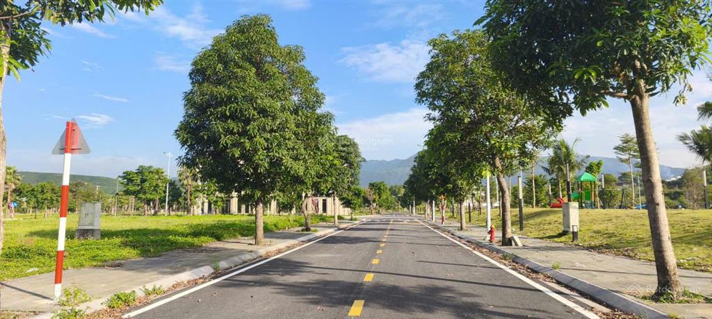 Chính chủ bán lô liền kề view công viên centreville