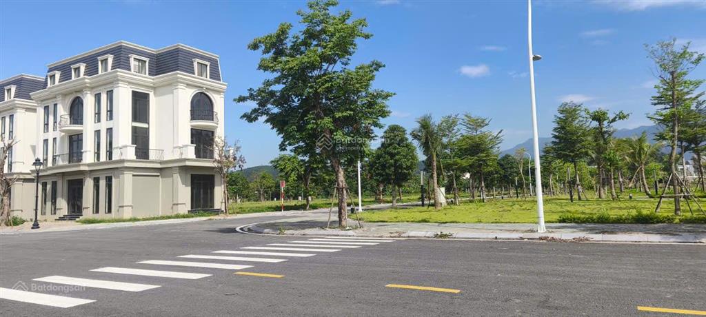 Chính chủ bán lô liền kề view công viên centreville