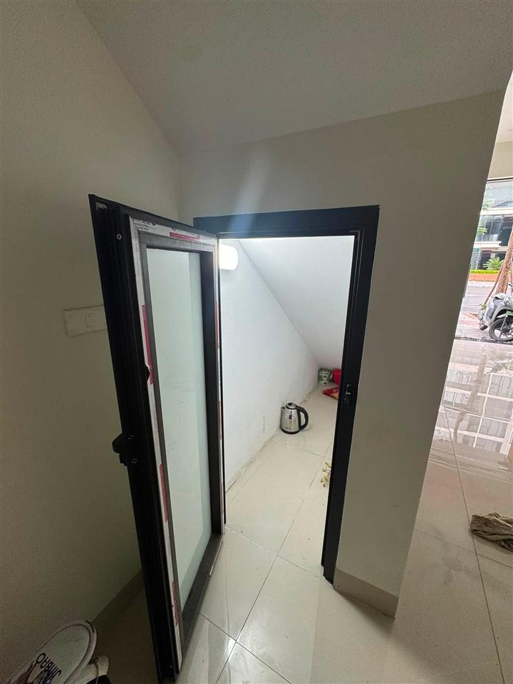Cho thuê nhà Mặt phố Nguyễn Lam - kinh doanh đa ngành 40m2, 2 tầng, vỉa hè ô tô tránh chỉ