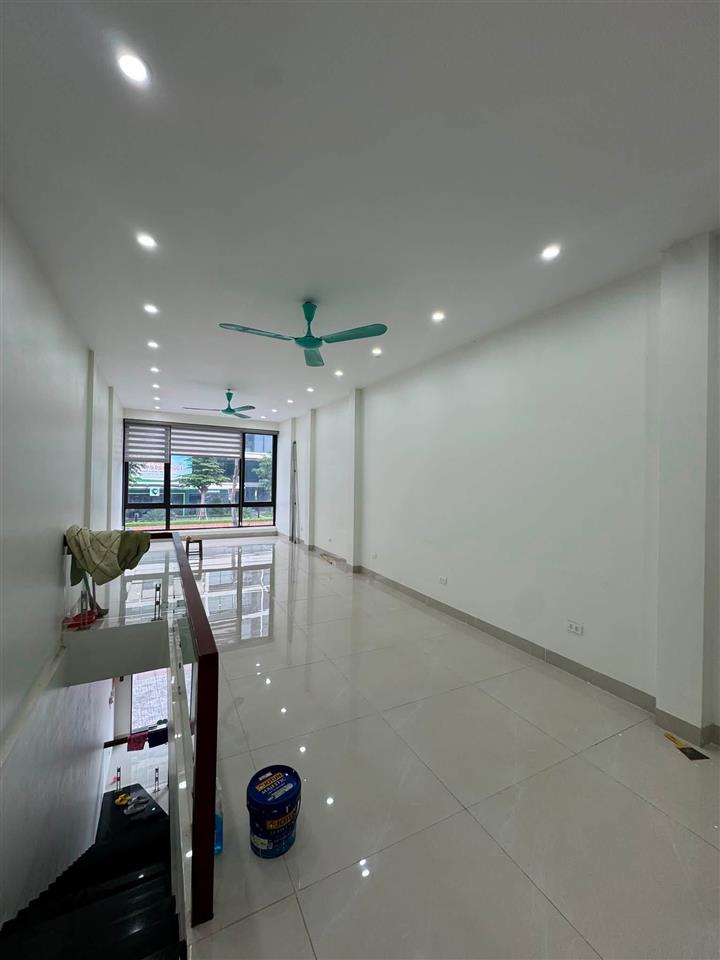 Cho thuê nhà Mặt phố Nguyễn Lam - kinh doanh đa ngành 40m2, 2 tầng, vỉa hè ô tô tránh chỉ