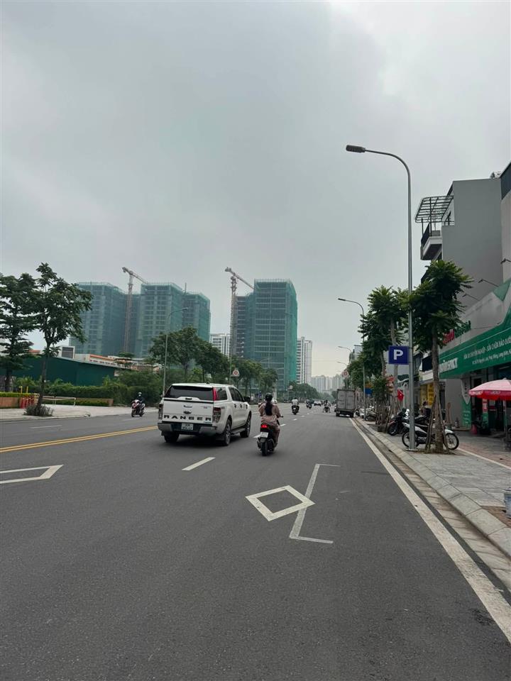 Cho thuê nhà Mặt phố Nguyễn Lam - kinh doanh đa ngành 40m2, 2 tầng, vỉa hè ô tô tránh chỉ