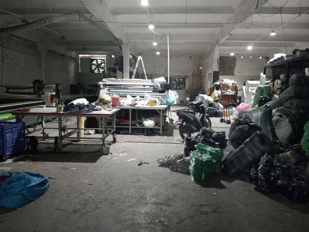 Cho thuê kho 500m2, tại Đức Giang, hợp đồng lâu dài , đường rộng, container vào đến nơi,