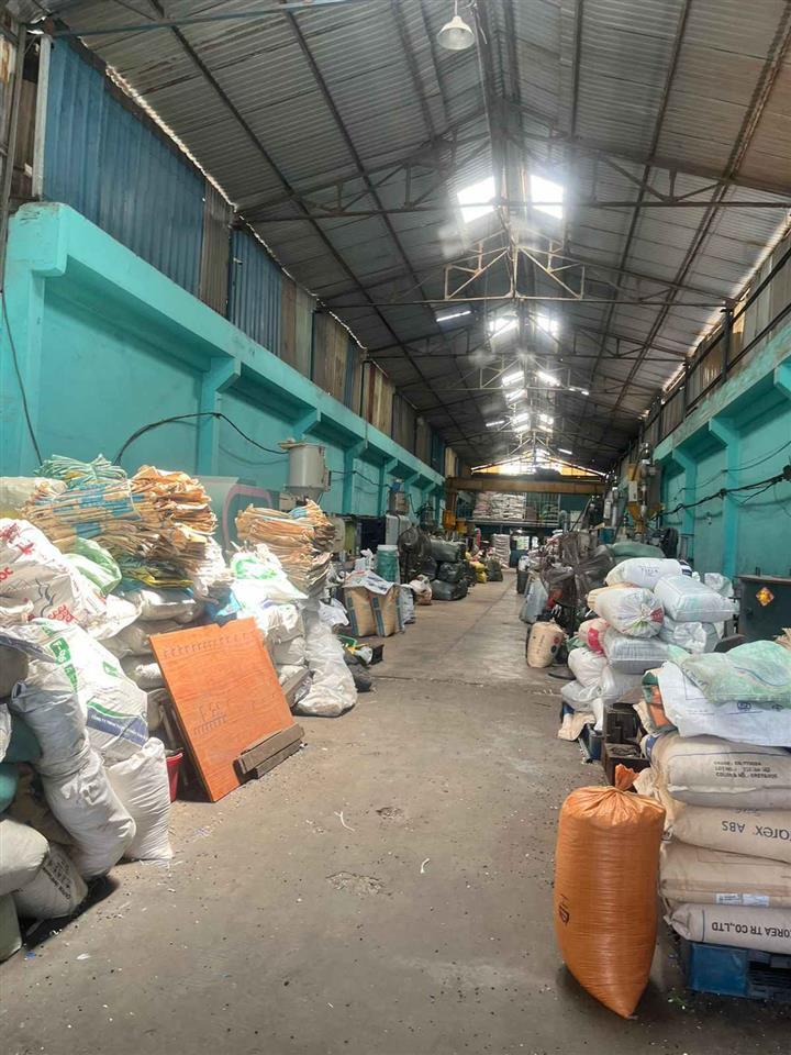 Cho thuê kho 500m2, tại Đức Giang, hợp đồng lâu dài , đường rộng, container vào đến nơi,