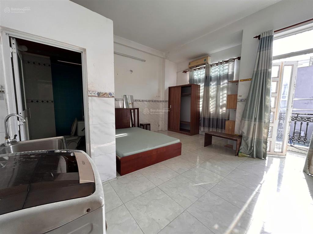 Cho thuê phòng ban công rộng 35m full nt máy giặt riêng kế bên sân bay giá quá rẻ