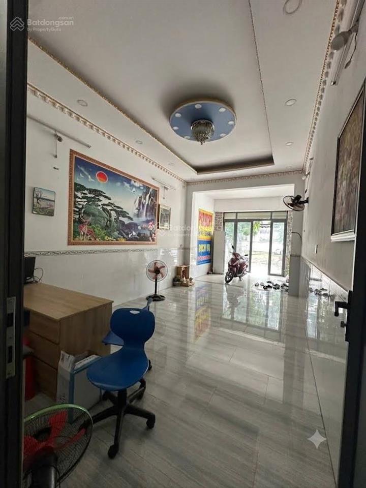Cho thuê mặt bằng kd đối diện trường thcs nguyễn trung trực ở lê thị riêng rộng 4x18m có wc riêng