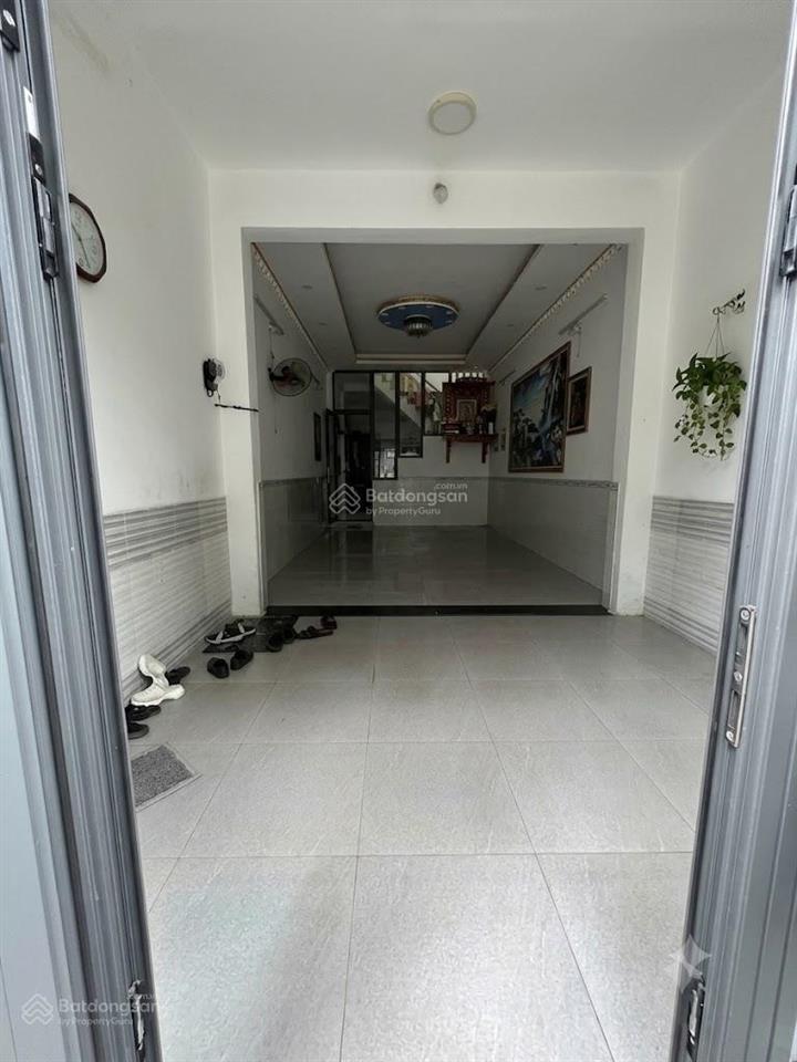 Cho thuê mặt bằng kd đối diện trường thcs nguyễn trung trực ở lê thị riêng rộng 4x18m có wc riêng