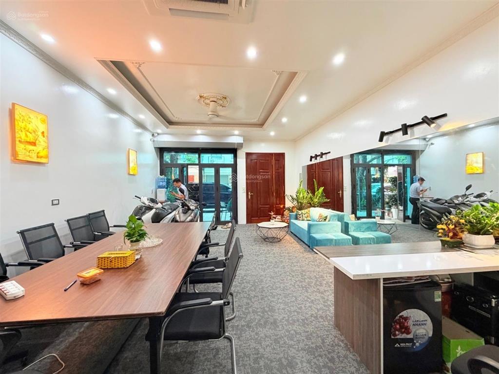 Bán gấp liền kề 78m2, thang máy, 2 mặt tiền trước sau kinh doanh tại la casta văn phú