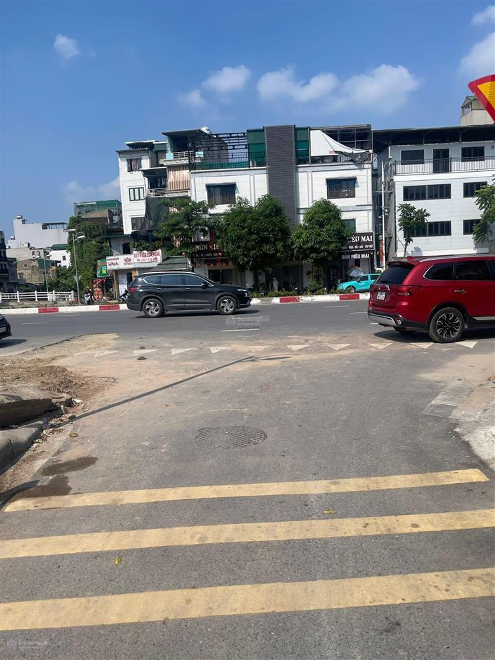 Bán lô đất phố ngọc lâm, long biên, dt 85m2 mt 5m, ngõ ô tô  thông, xây ở đẹp, 16.8 tỷ