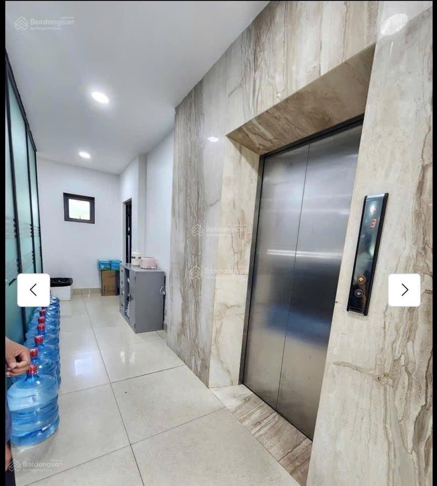 Bán tòa vp lô góc phố trần thái tông, quận cầu giấy, dt 225m2 mt 13.5m, hầm + thang máy, 135 tỷ