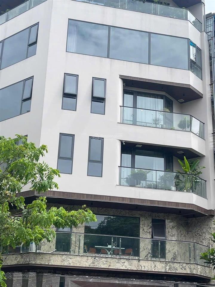 Bán tòa vp lô góc phố trần thái tông, quận cầu giấy, dt 225m2 mt 13.5m, hầm + thang máy, 135 tỷ