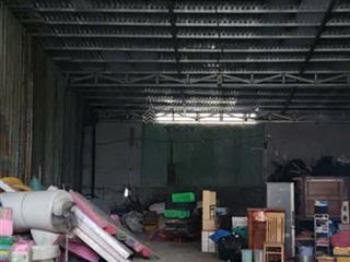 Xưởng cho thuê 12x19m 10 tr/th thương lượng. điện 3 pha