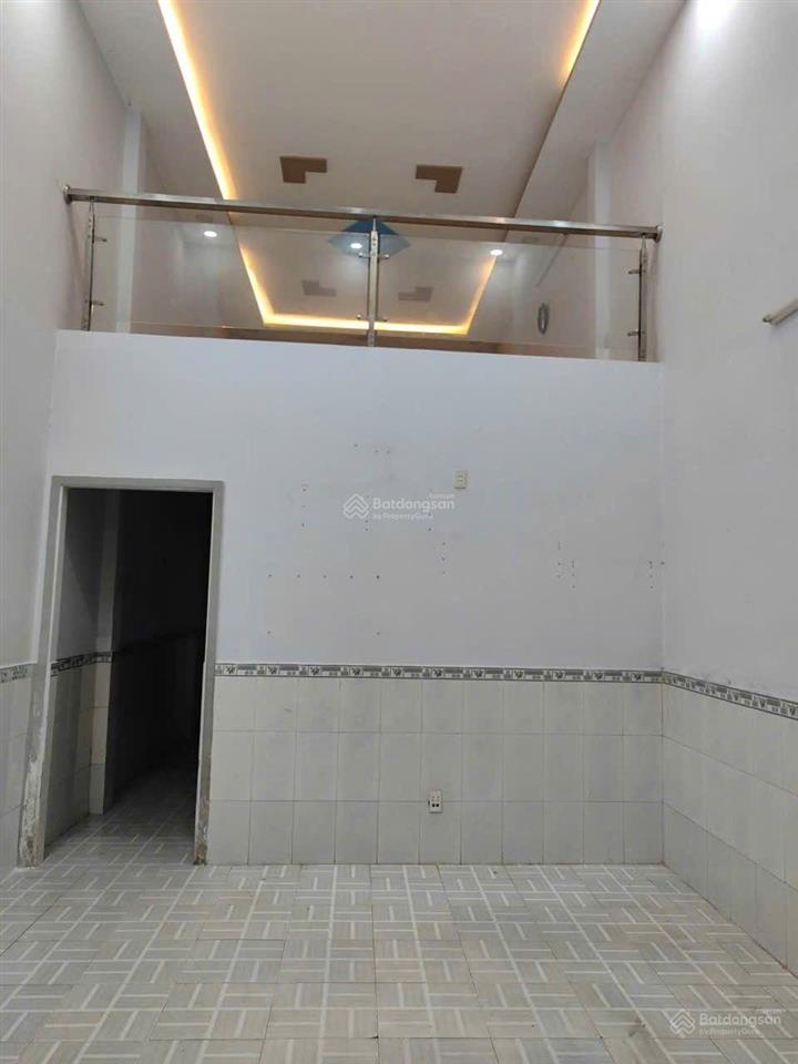 Phòng trọ cho thuê dt 48m2 dưới 1 phòng trên lửng trống 2wc. cuối liên khu 4/5. thuộc ấp 3