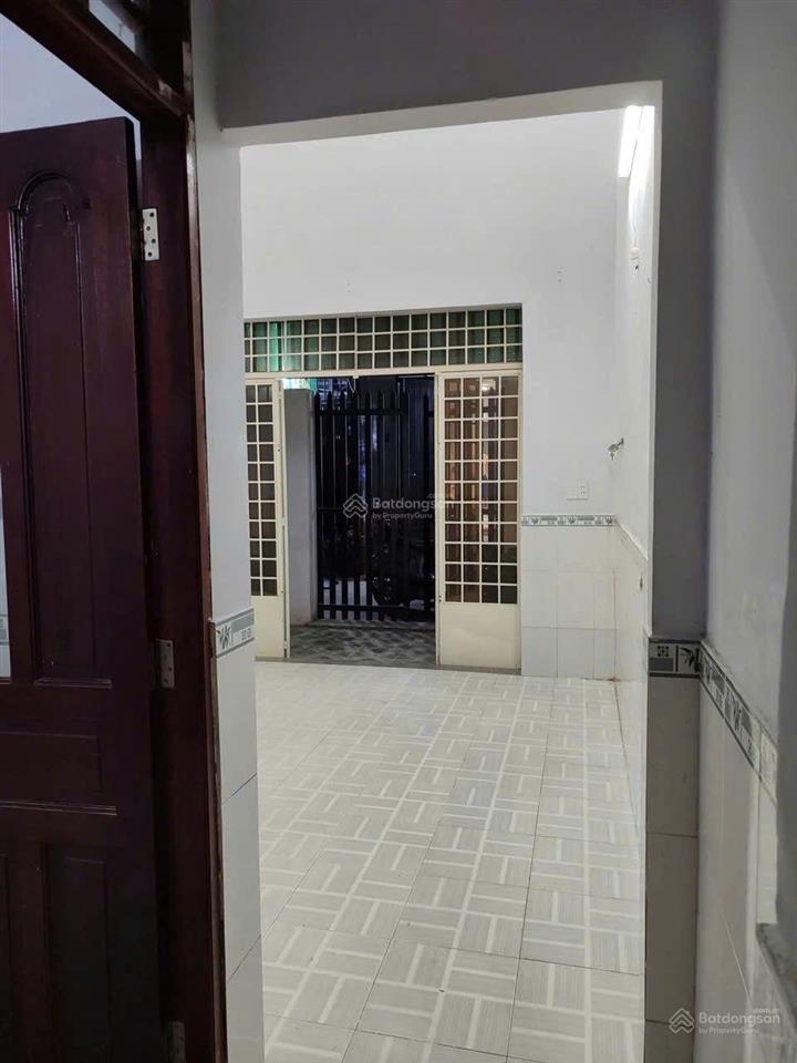 Phòng trọ cho thuê dt 48m2 dưới 1 phòng trên lửng trống 2wc. cuối liên khu 4/5. thuộc ấp 3