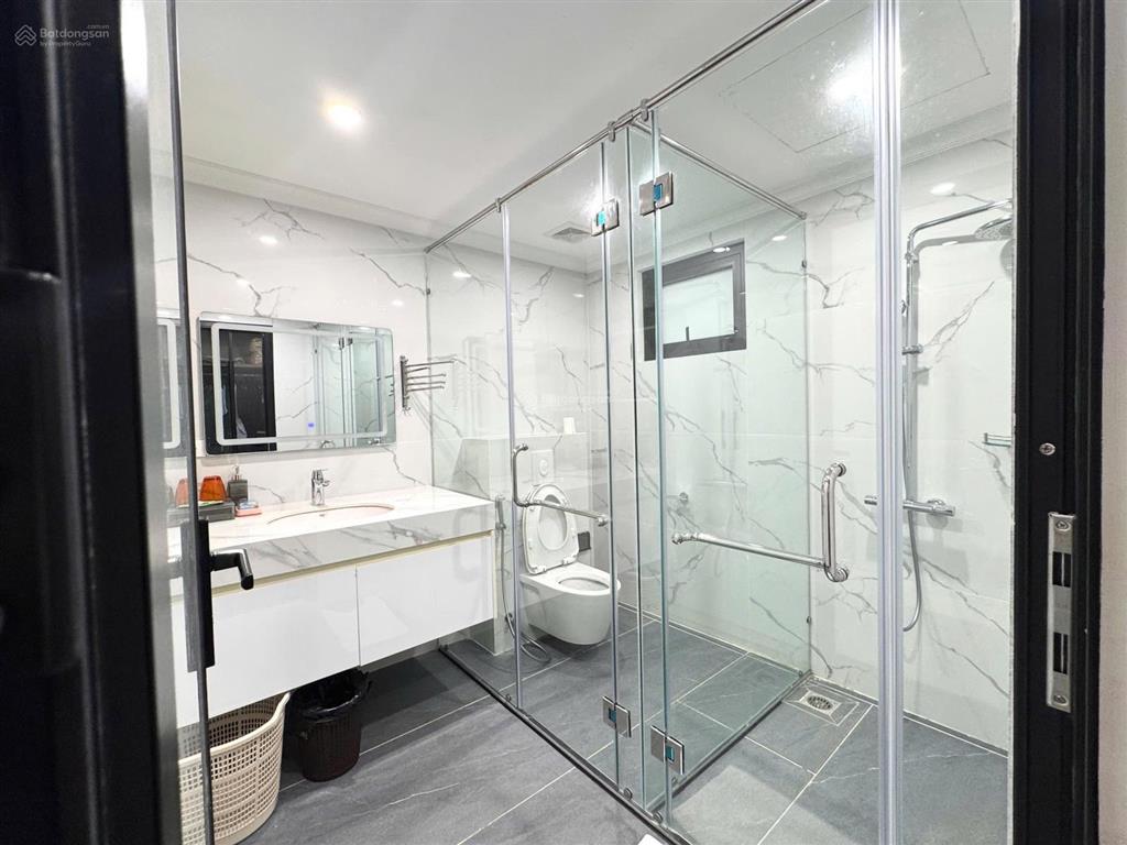 Cho thue nhà nguyên căn tại 105 hồng hà, hoàn kiếm, hà nội.