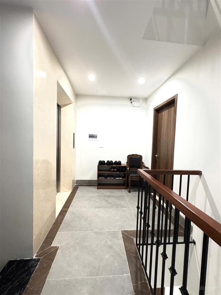 Cho thue nhà nguyên căn tại 105 hồng hà, hoàn kiếm, hà nội.