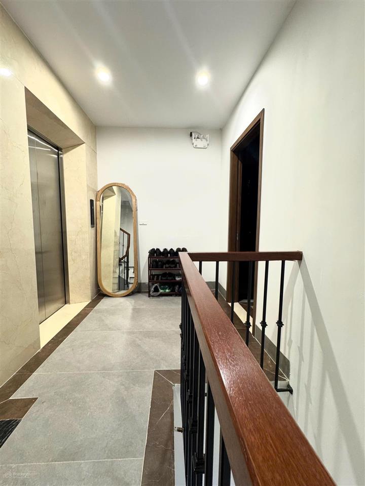 Cho thue nhà nguyên căn tại 105 hồng hà, hoàn kiếm, hà nội.