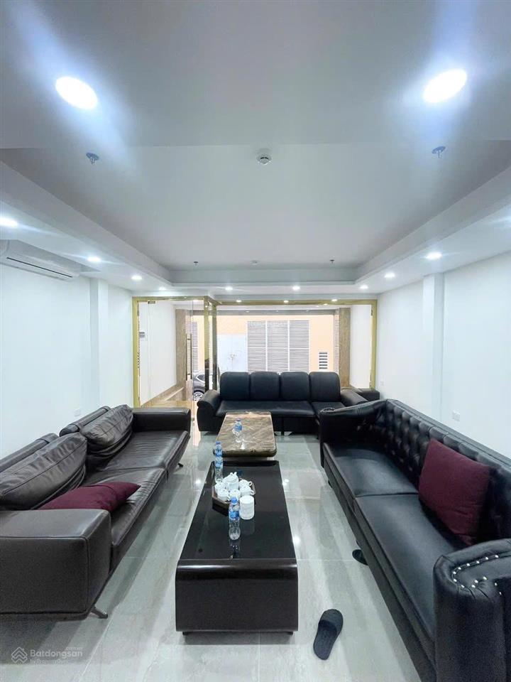 Cho thuê mặt bằng kinh doanh tại 106 hoàng quốc việt. mới cứng, sạch đẹp khu văn phòng đông đúc.