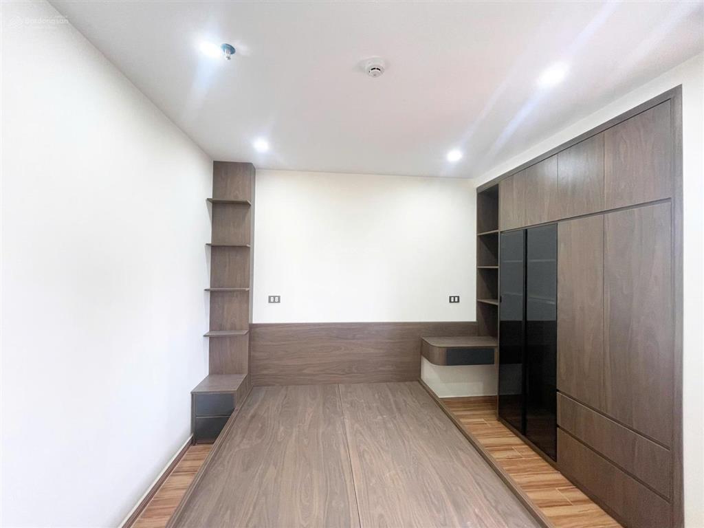 Căn 1n1k mới cứng ở được luôn tại 49 xuân la, tây hồ. đầy đủ nội thất, ngay cạnh hồ tây