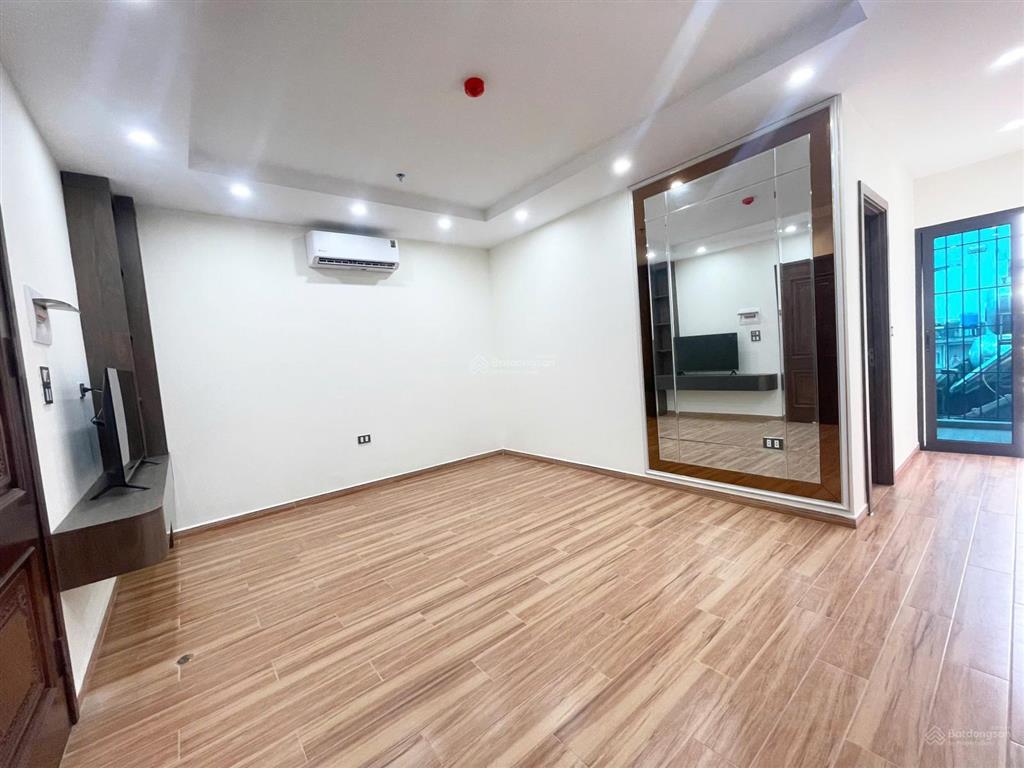 Căn 1n1k mới cứng ở được luôn tại 49 xuân la, tây hồ. đầy đủ nội thất, ngay cạnh hồ tây