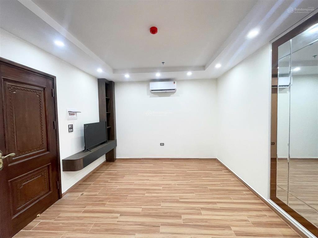 Căn 1n1k mới cứng ở được luôn tại 49 xuân la, tây hồ. đầy đủ nội thất, ngay cạnh hồ tây