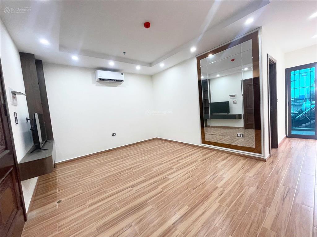Căn 1n1k mới cứng ở được luôn tại 49 xuân la, tây hồ. đầy đủ nội thất, ngay cạnh hồ tây