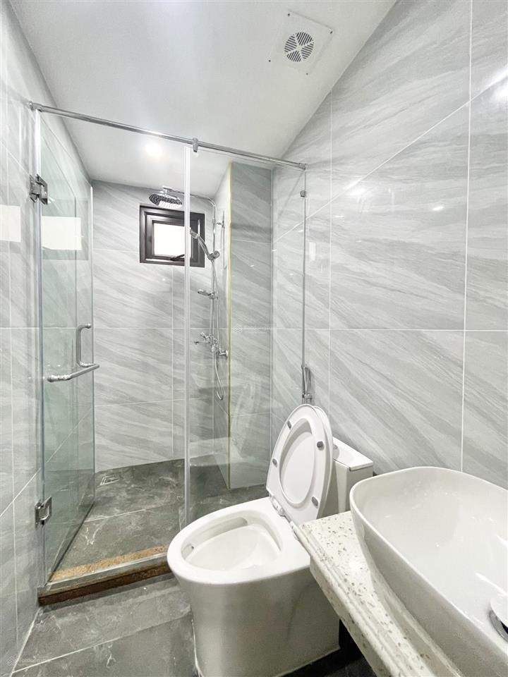Cho thuê 2n1k mới cứng tại 106 hoàng quốc việt. nhà mới cứng ở được luôn, oto đỗ cửa.
