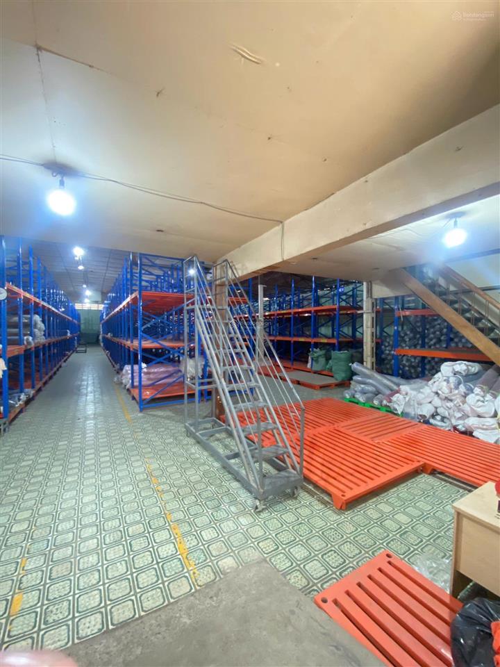 Cho thuê kho 1.400m² có sẵn kệ sắt, mặt tiền 62 tân thành, quận tân phú  120.000đ/m²