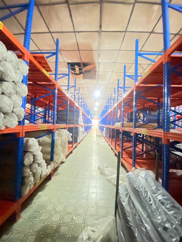 Cho thuê kho 1.400m² có sẵn kệ sắt, mặt tiền 62 tân thành, quận tân phú  120.000đ/m²