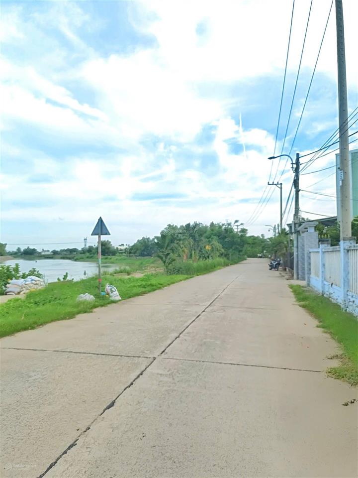 Bán lô đất view sông yên  đường chính 7m