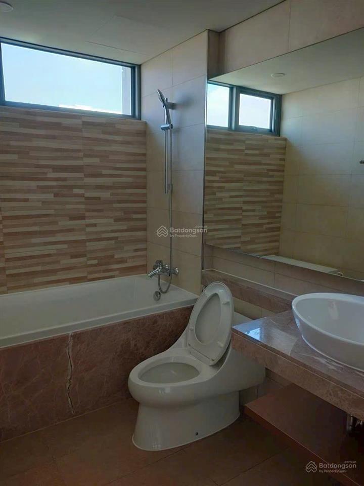 Căn hộ duy nhất bàn giao nt cơ bản cđt,78m2pn2wcô xe hầm định danh, xem nhà 24/7. 0909 715 ***.