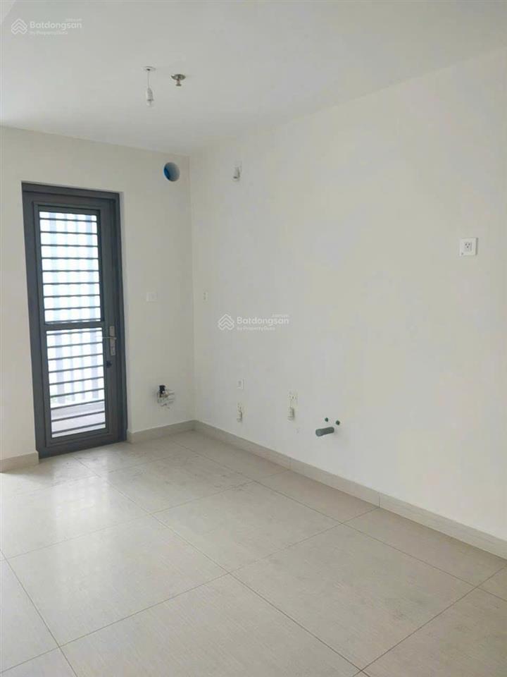 Căn hộ duy nhất bàn giao nt cơ bản cđt,78m2pn2wcô xe hầm định danh, xem nhà 24/7. 0909 715 ***.