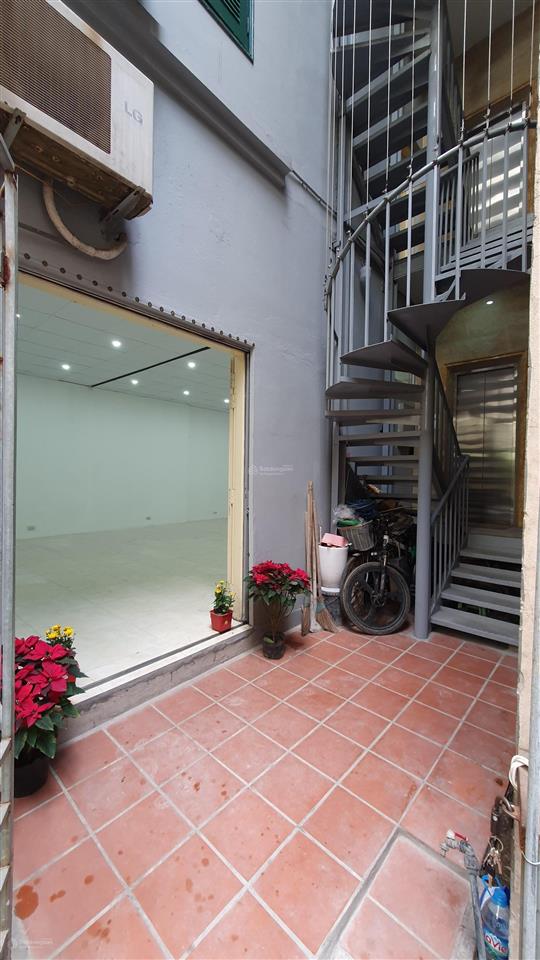 2 căn độc lập tầng 1 & 3 trung tâm phố cổ tiện dụng làm văn phòng, showroom, studio, worshop, hay ở