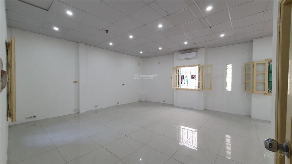 Cho thuê tầng 3, căn độc lập, trung tâm phố cổ tiện làm văn phòng, showroom, studio, worshop, hay ở