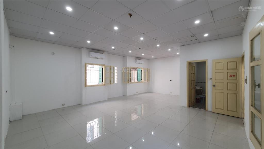 Cho thuê tầng 3, căn độc lập, trung tâm phố cổ tiện làm văn phòng, showroom, studio, worshop, hay ở