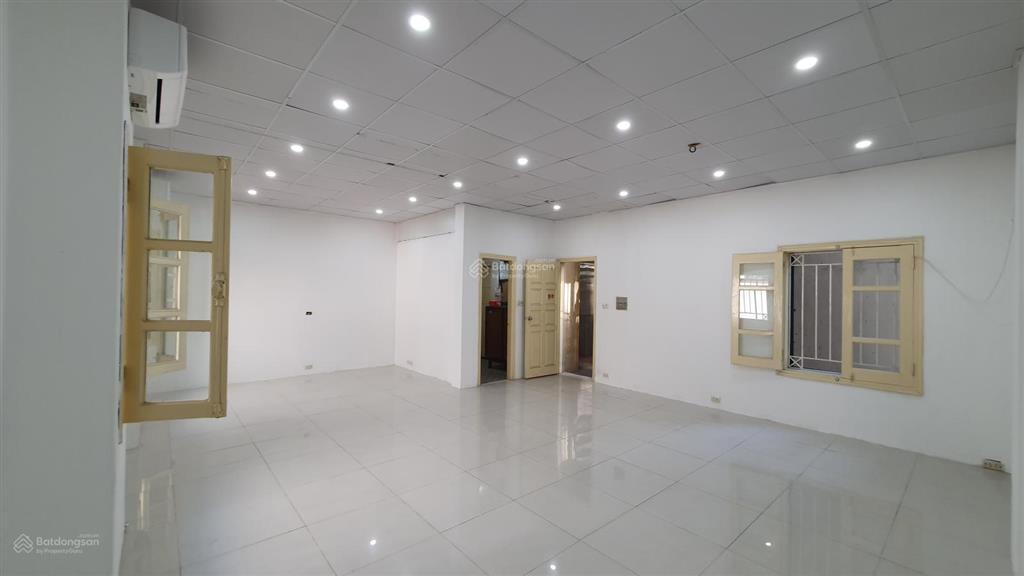 Cho thuê tầng 3, căn độc lập, trung tâm phố cổ tiện làm văn phòng, showroom, studio, worshop, hay ở