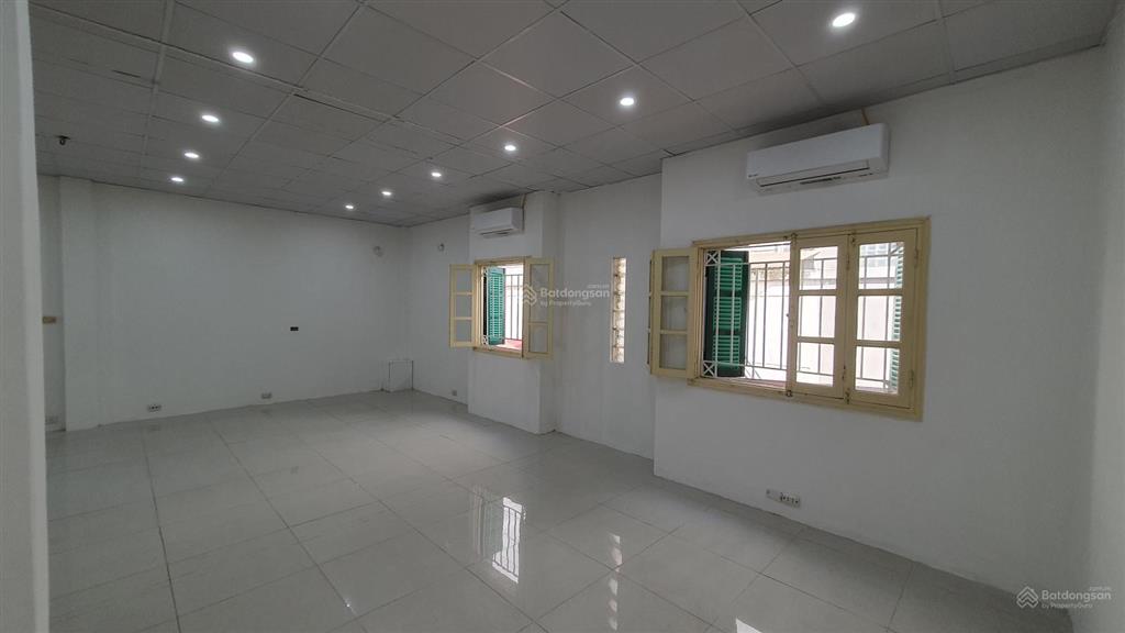 Cho thuê tầng 3, căn độc lập, trung tâm phố cổ tiện làm văn phòng, showroom, studio, worshop, hay ở