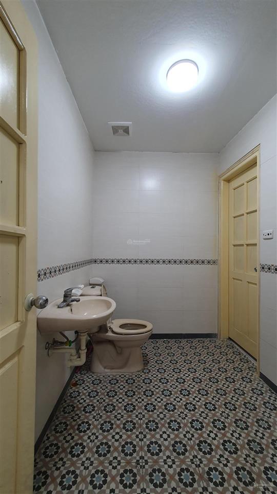 Cho thuê tầng 3, căn độc lập, trung tâm phố cổ tiện làm văn phòng, showroom, studio, worshop, hay ở