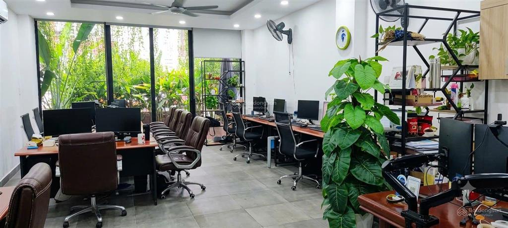 Cho thuê văn phòng đẹp 50m2, ban công rộng  giáp ranh gò vấp & phú nhuận