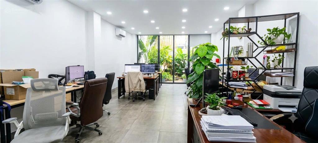 Cho thuê văn phòng đẹp 50m2, ban công rộng  giáp ranh gò vấp & phú nhuận