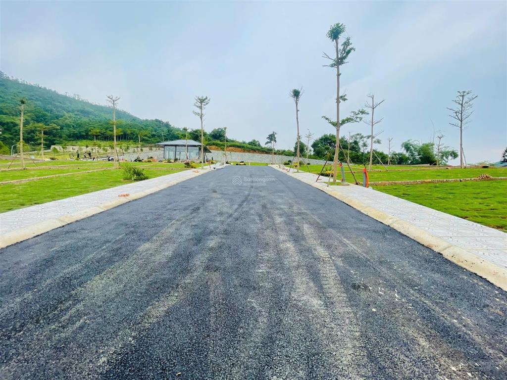 Cần bán lô đất sát khu sinh thái nghỉ dưỡng view đẹp 150m x giá 18tr/1m2 tại phú mãn quốc oai hn