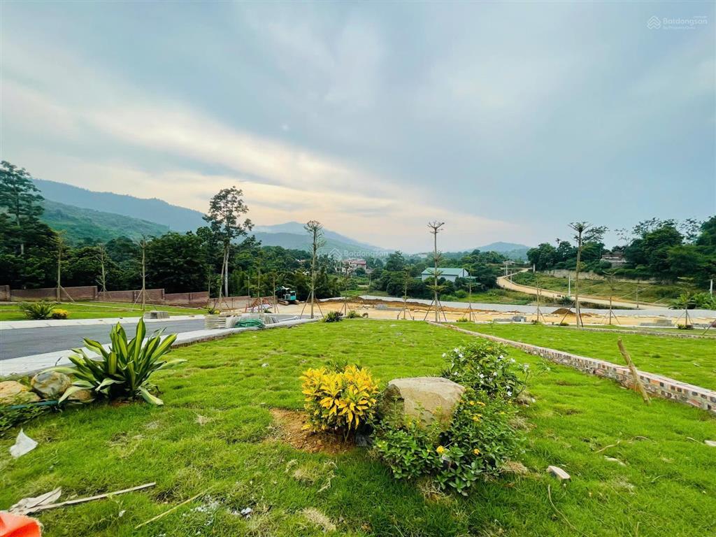 Cần bán lô đất sát khu sinh thái nghỉ dưỡng view đẹp 150m x giá 18tr/1m2 tại phú mãn quốc oai hn