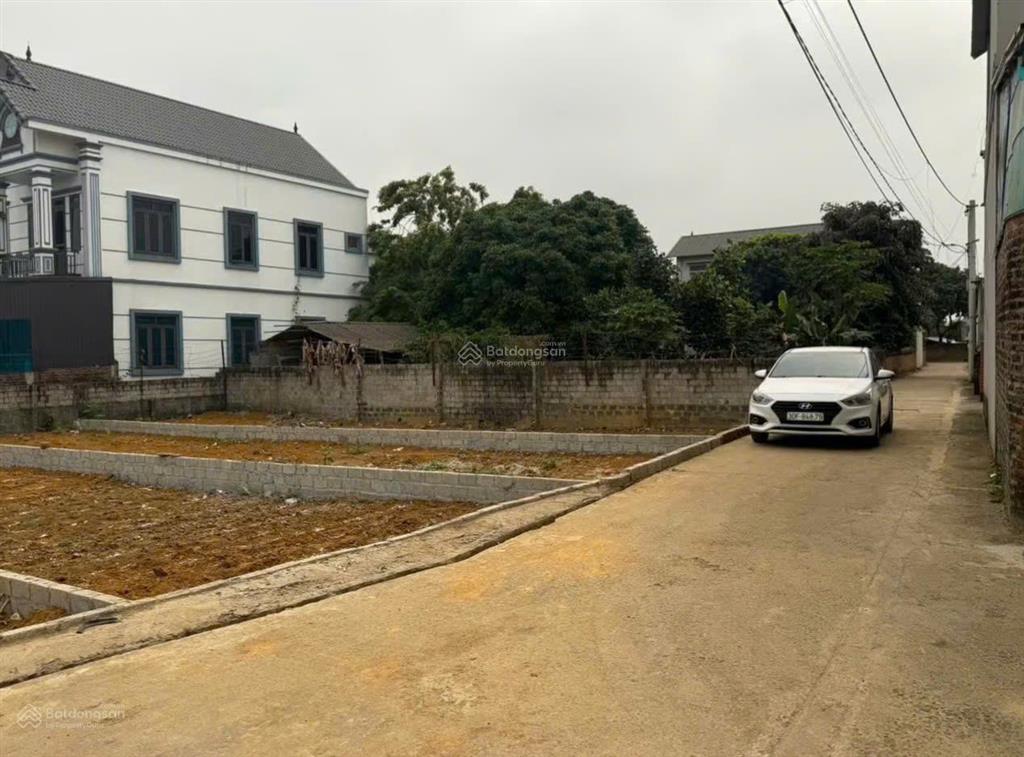 Cần bán lô đất 105 m ngay cổng đhqg, cách khu công nghẹ cao 1km x giá 1,9 tỷ