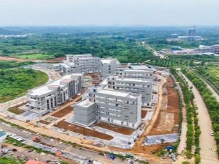 Cần bán lô đất 105 m ngay cổng đhqg, cách khu công nghẹ cao 1km x giá 1,9 tỷ
